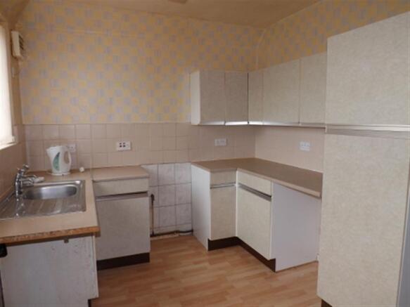 KITCHEN/DINING AREA