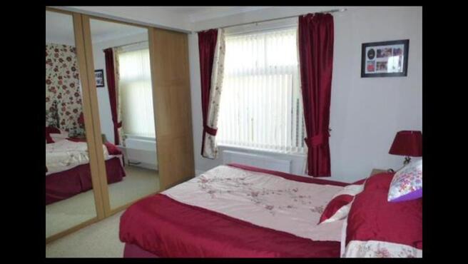 bedroom1.jpg