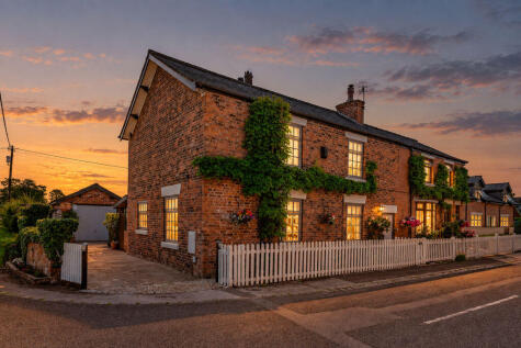 Hollytree Cottage, Pompian Brow, Bretherton PR26 9AQ