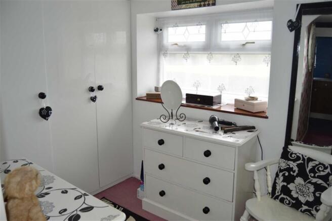 Walk-in dressing roo