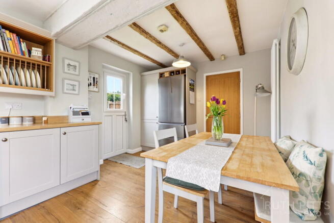 4 bed Semi-Detached for sale Image 11