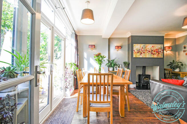 Rear dining area's