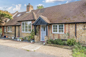 2, The Stables, Parvis Road, West Byfleet KT14 6EY