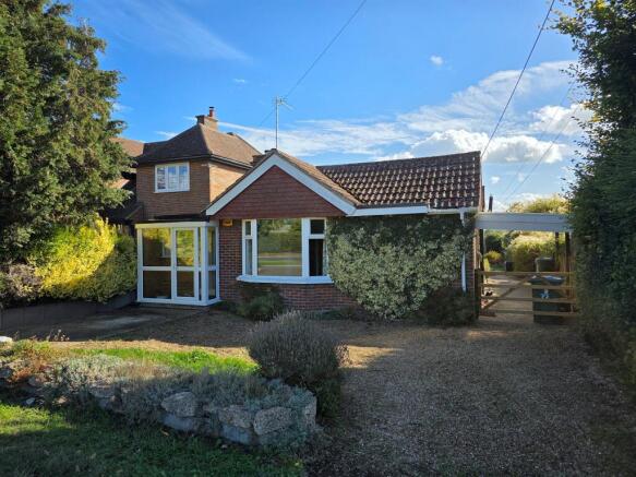 3-bed detached on Aylesbury Road, Bierton, Aylesbury, £475,000