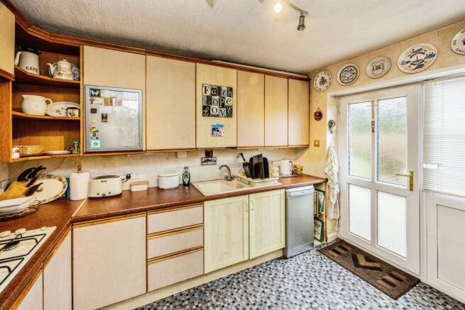 4 bed Semi-Detached for sale Image 6