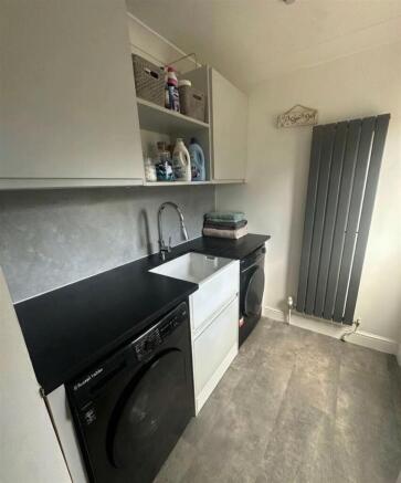 4 bed Detached for sale Image 7