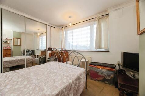 Oakcroft Villas, Chessington, KT9