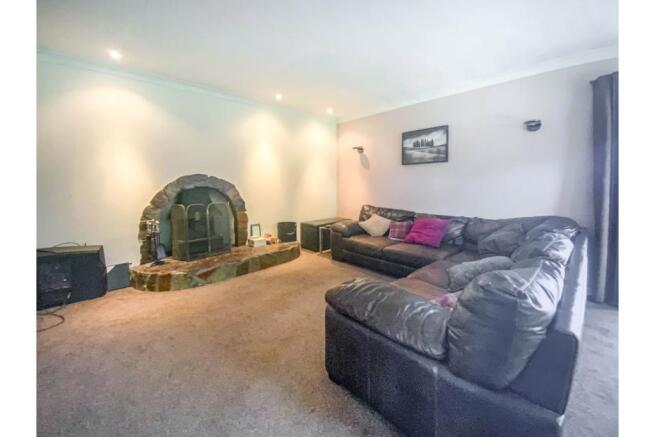 Lounge/Dining Room