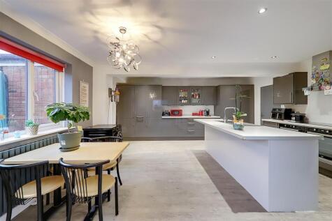 Findon Road, Worthing, BN14