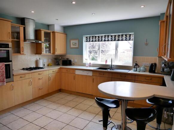 Kitchen/ Breakfast