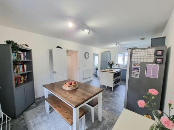 KITCHEN/DINER