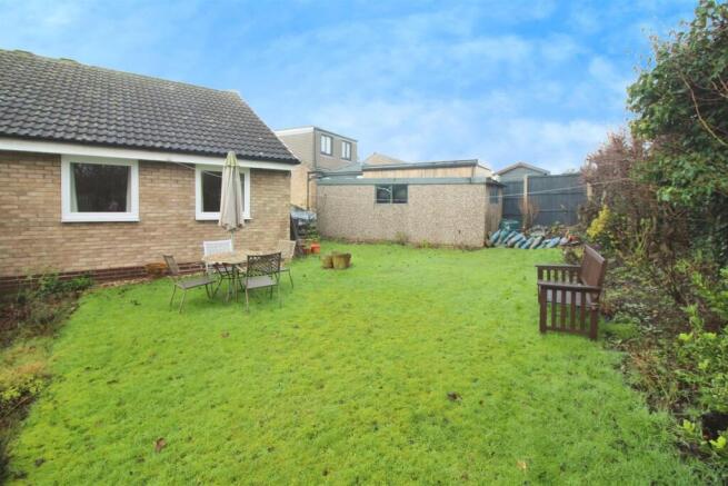 2 bed Semi-Detached Bungalow for sale Image 7