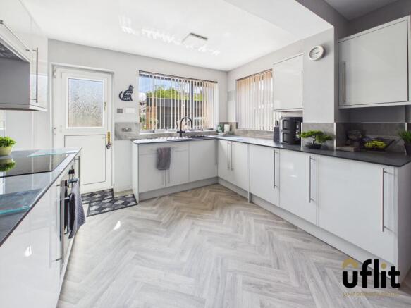 3 bed Semi-Detached for sale Image 6