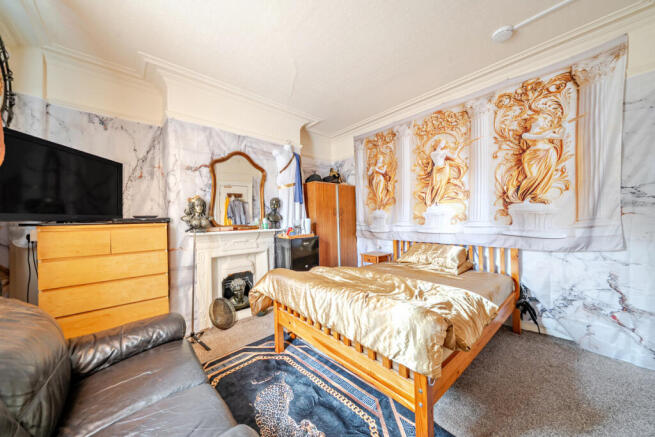 6 bed Semi-Detached for sale Image 6