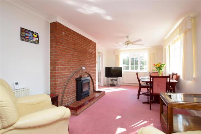 Lounge /Dining Room
