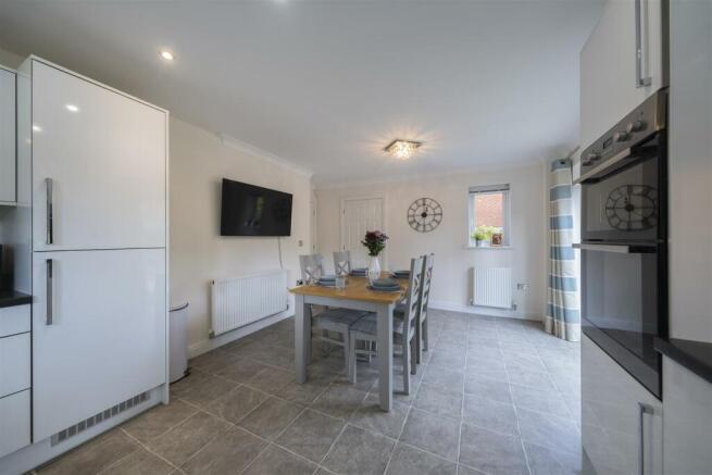 43 Shakerley Close-004.JPG