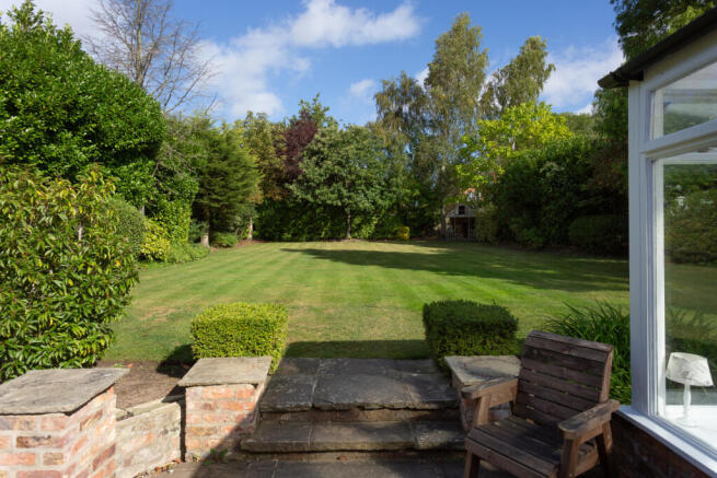 8 bed Detached for sale Image 10