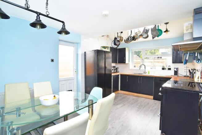 5 bed Semi-Detached for sale Image 7