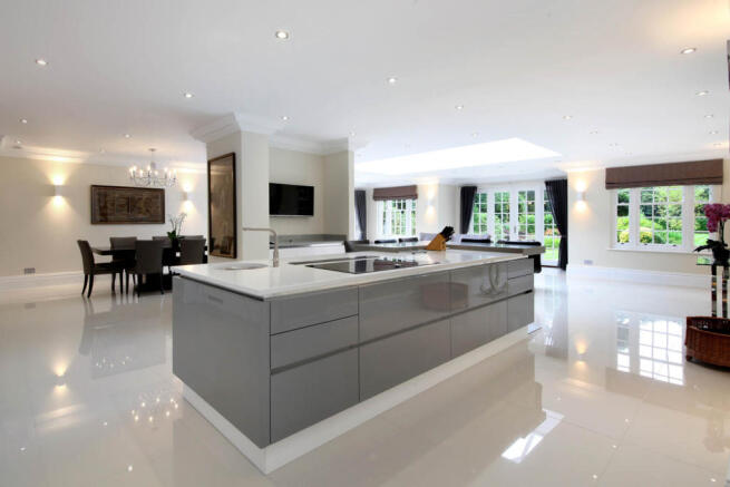 6 bedroom property t