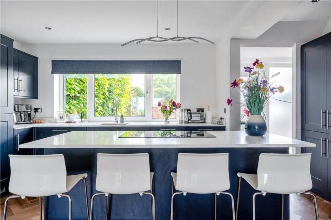 4 bed Detached for sale Image 10