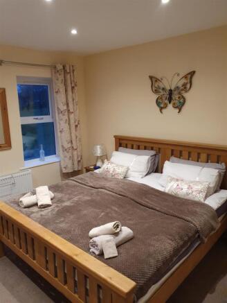 4 bed Detached for sale Image 11