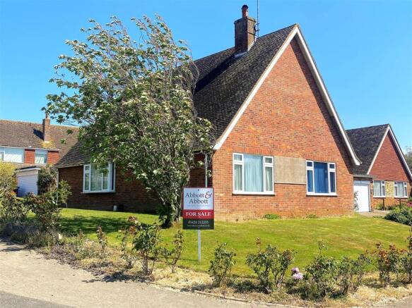 7 Thornbank Crescent - Front1.jpg