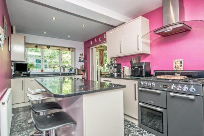 4 bed Detached for sale Image 6
