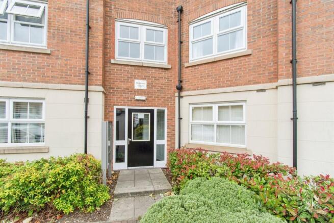 3 bed Ground Flat for sale Image 5