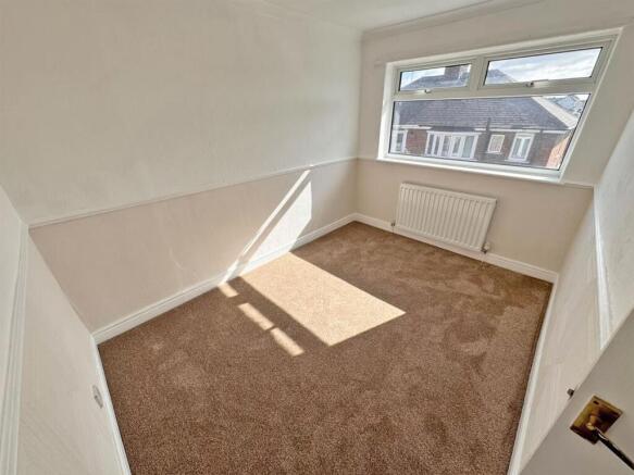 3 bed House to rent Image 8