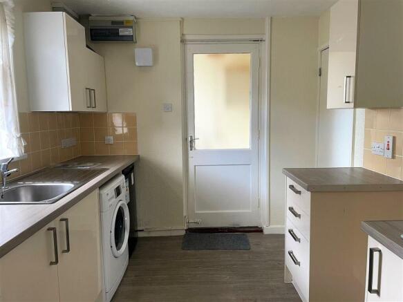 3 Holbrook View - Kitchen.jpg