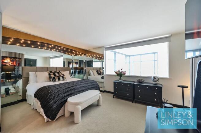 2 bed Flat for sale Image 11