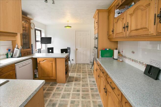 Kitchen/ Breakfast Room
