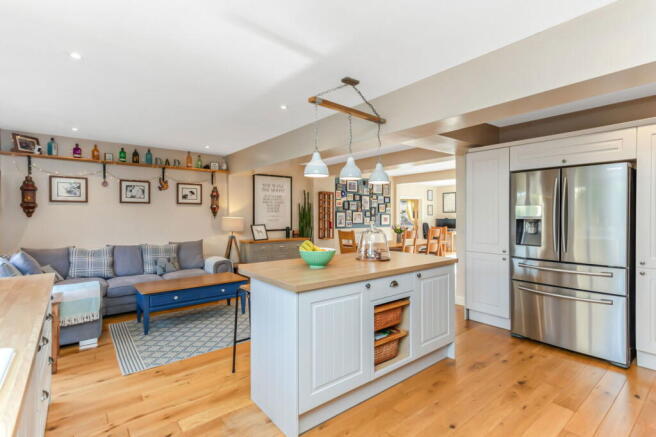 4 bed Detached for sale Image 7