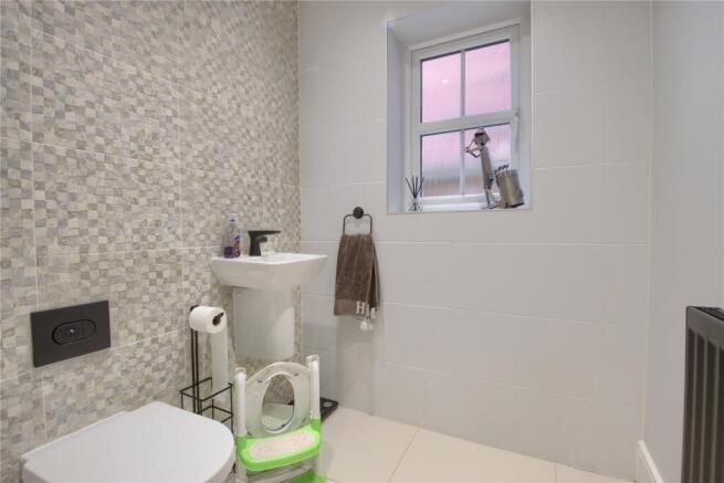 4 bed Detached for sale Image 10