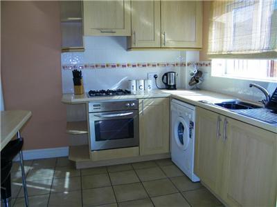 06 kitchen.jpg