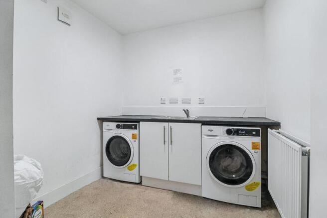 6 bed House of Multiple Occupation to rent Image 12