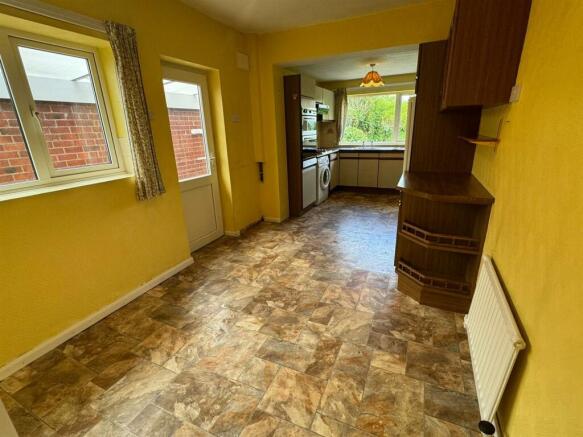 DINING KITCHEN B.jpg