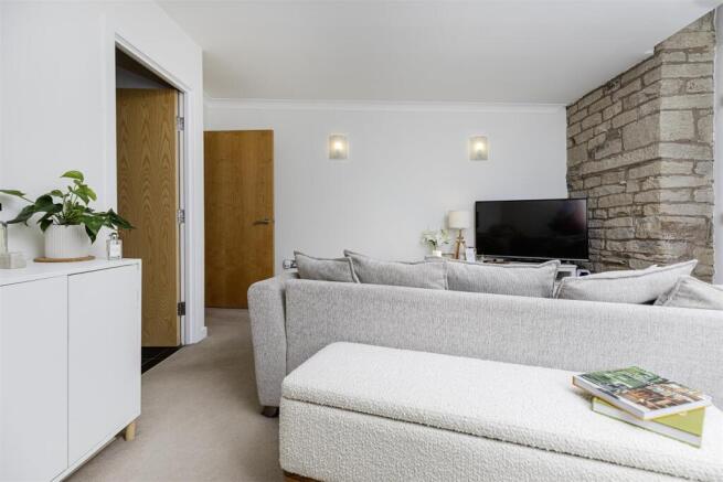 2 bed Apartment for sale Image 10