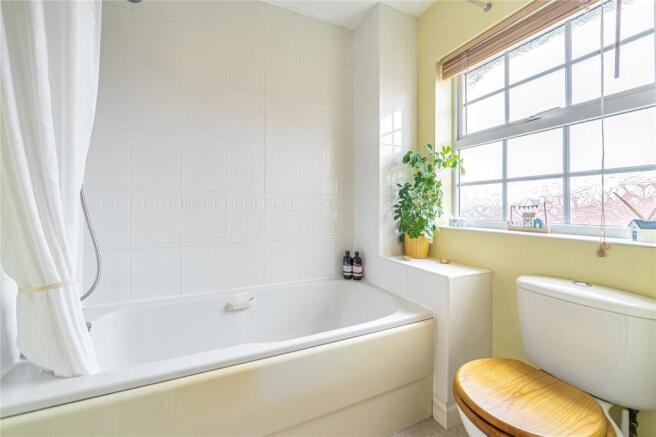4 bed House for sale Image 10
