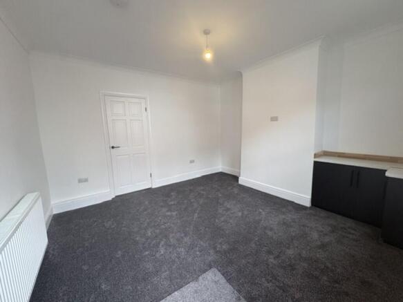 2 bed Terraced to rent Image 7