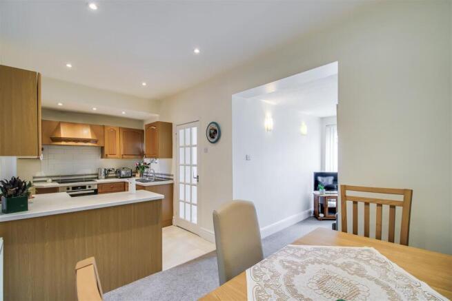 4 bed Semi-Detached for sale Image 4