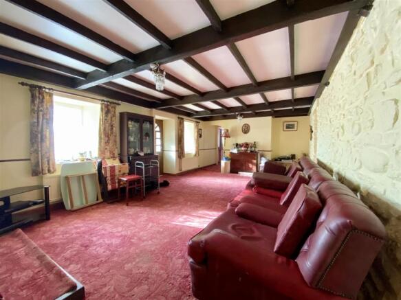 SITTING ROOM: