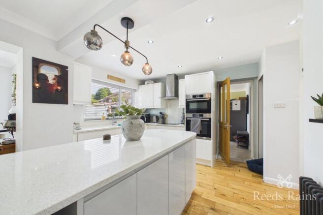 4 bed Semi-Detached for sale Image 5