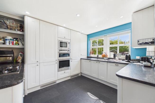 4 bed Detached for sale Image 6
