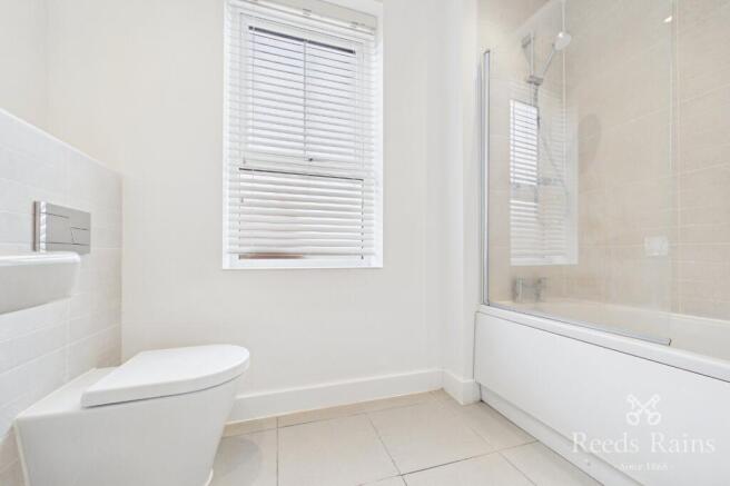 4 bed Semi-Detached for sale Image 12