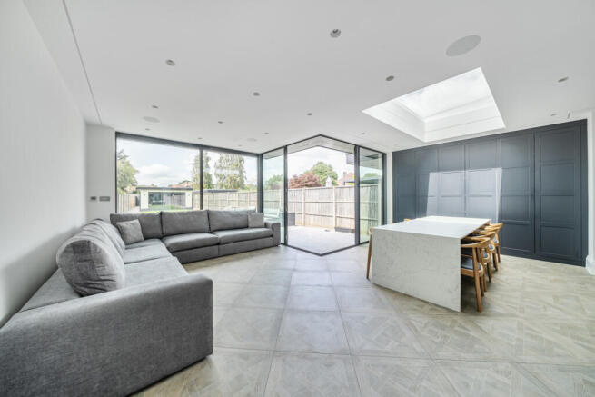 1304645-7-6849c43...