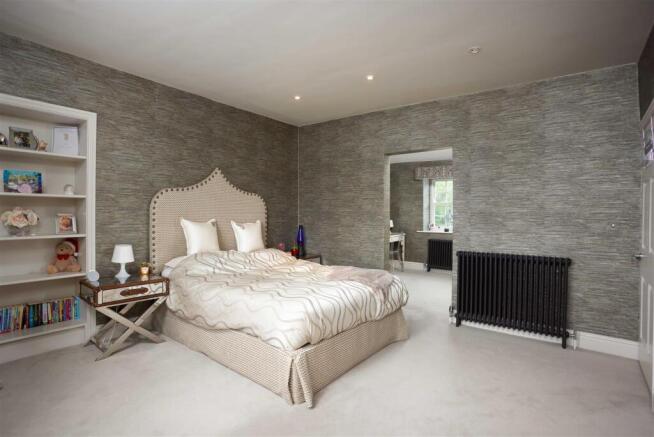 8 bed Detached for sale Image 10