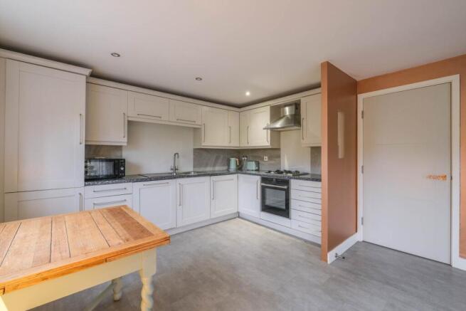 2 bed Apartment for sale Image 4