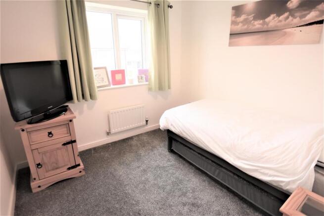 BEDROOM 2
