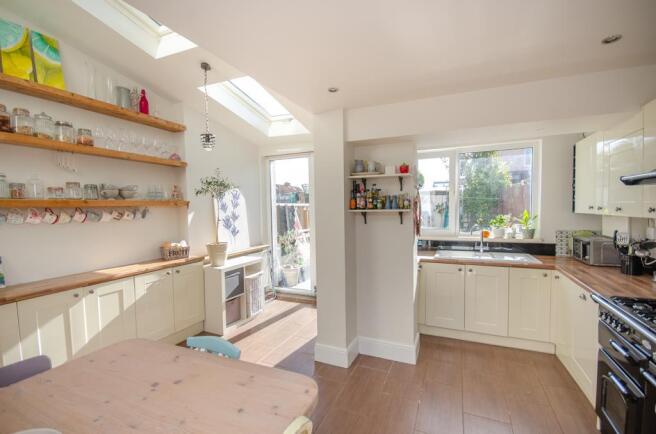 Kitchen pic 1.jpg